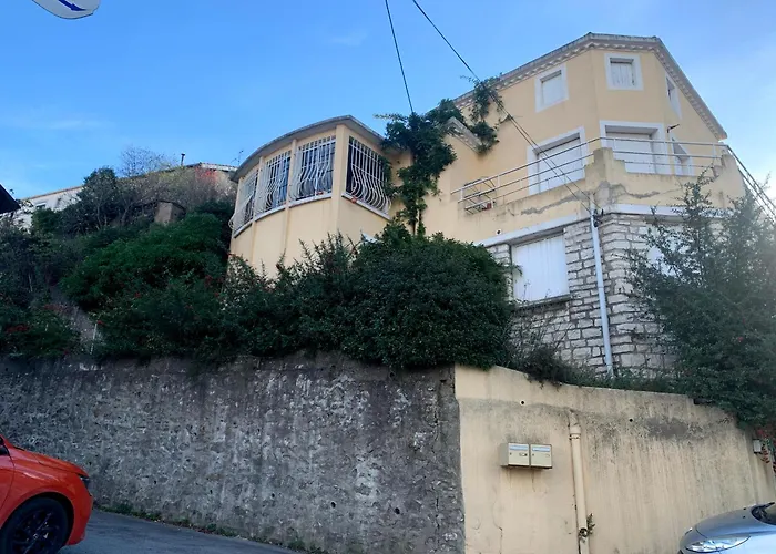 Privee Dans 10 Minutes A Pied De La Gare Et Du Centre Πανσιόν *