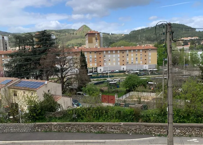 Privee Dans 10 Minutes A Pied De La Gare Et Du Centre Πανσιόν Alès