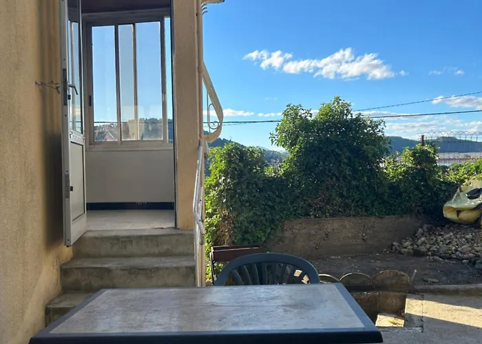 Privee Dans 10 Minutes A Pied De La Gare Et Du Centre Alès